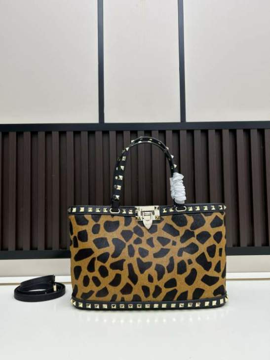 Picture of Valentino Handbags _SKUfw220856360fw